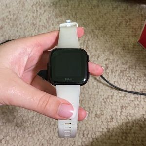 FITBIT versa with accessories